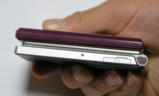 Illustration for article titled Nintendo Game & Watch Modded Into Cellphone (Verdict: WANT)